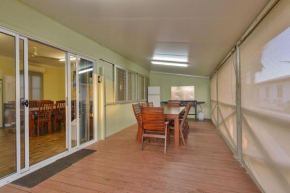 Exmouth Villas Unit 30 - Large Undercover Deck for Entertaining, Exmouth